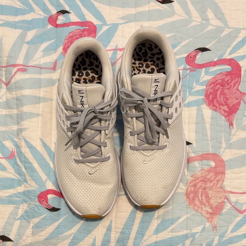 Nike Women's Light Gray Sneakers with Leopard Insole